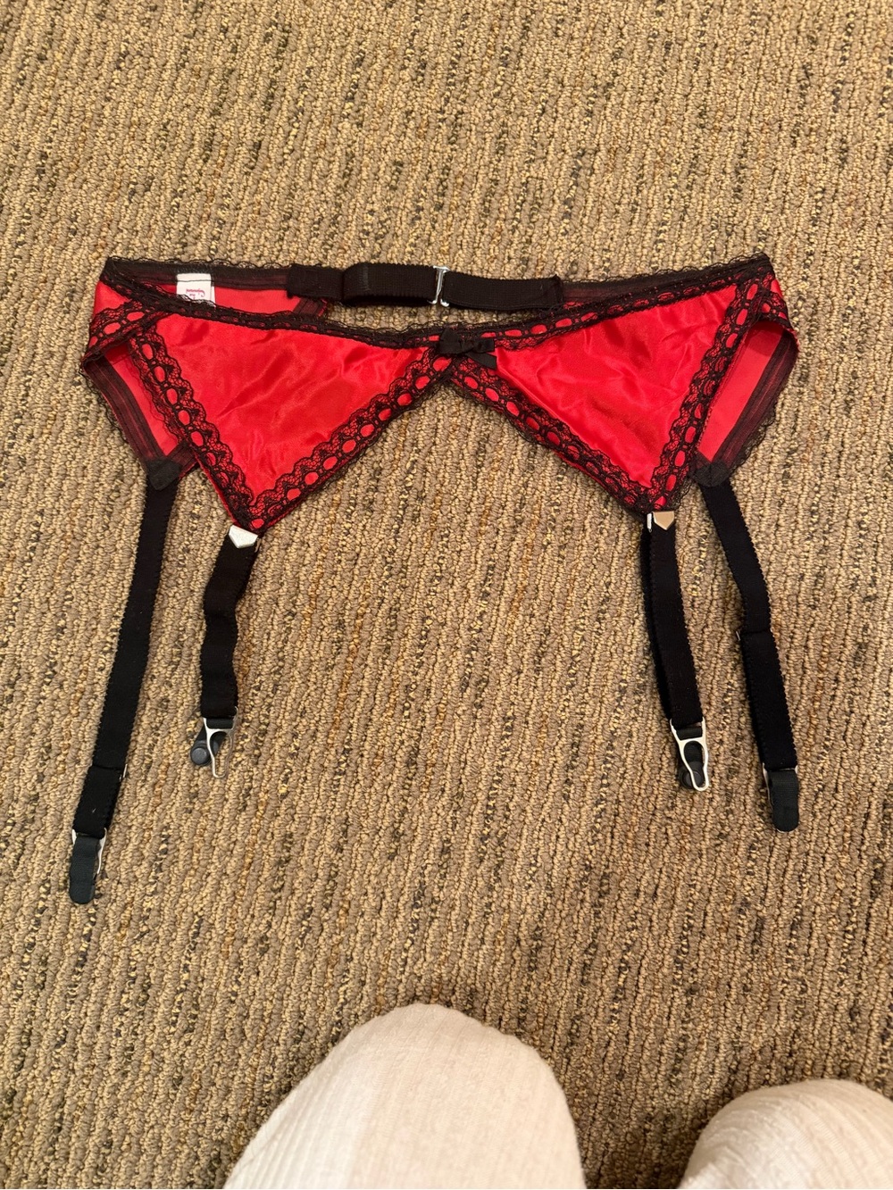 Vintage Frederick’s of Hollywood Red Satin Garter belt Pin-up lingerie black